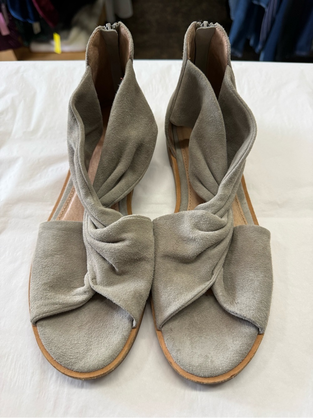 Caslon Gray Suede Twist Front Flat Sandals Leather Back Zip Size 8